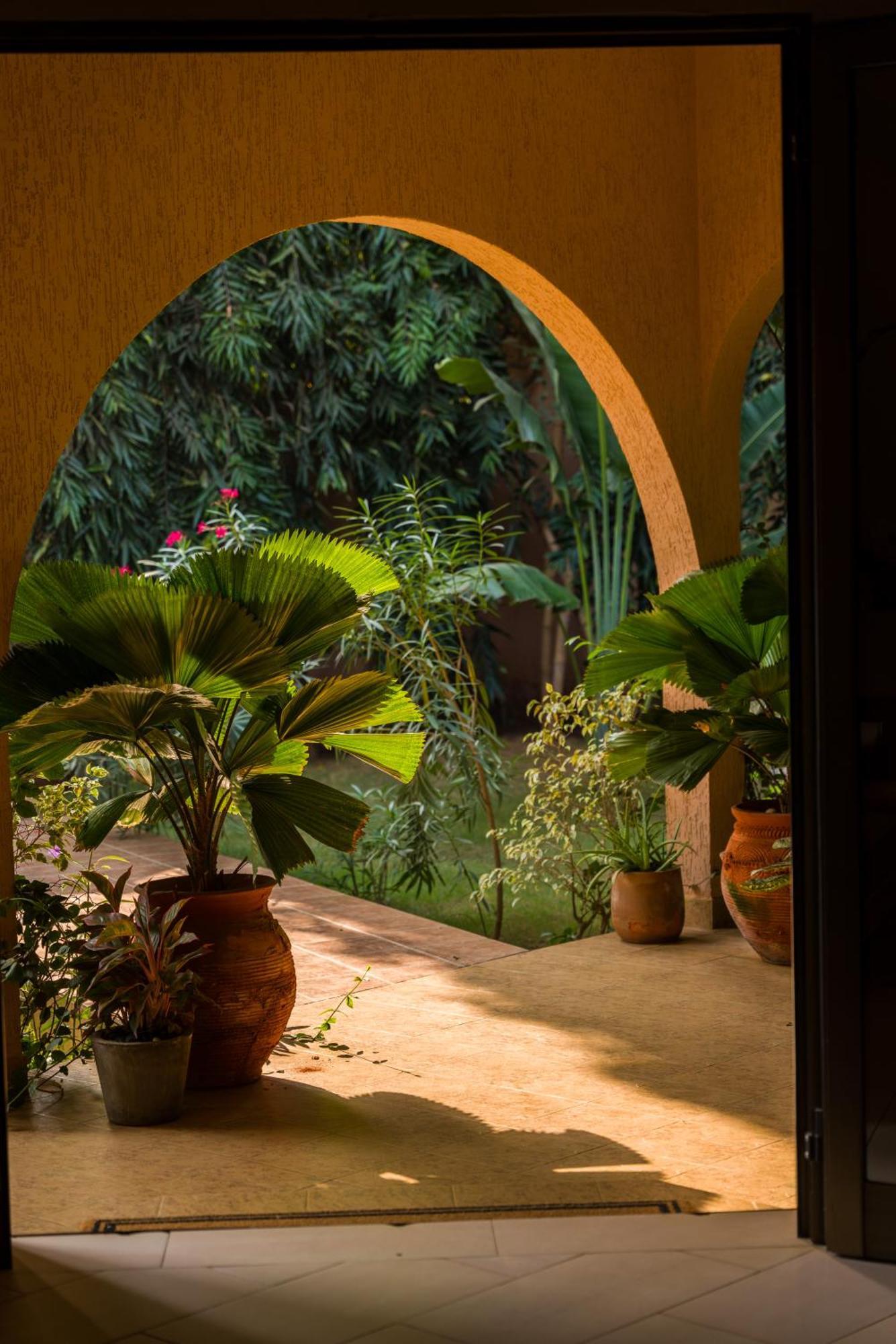 Nomads Hotel Lomé Exterior photo